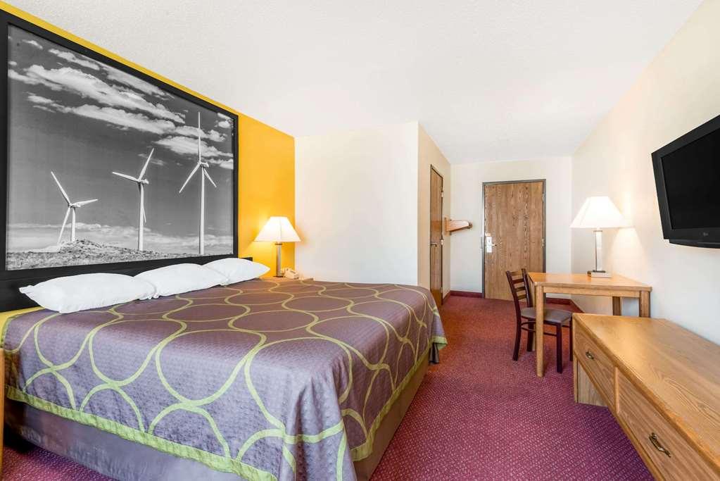 Super 8 By Wyndham Pratt Hotell Rum bild